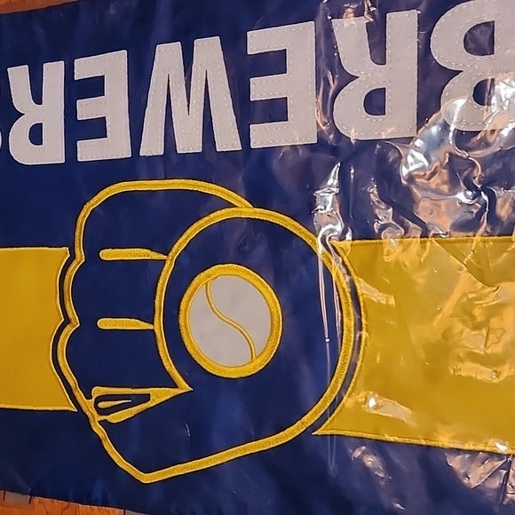 Milwaukee Brewers Decorative Flag - Picture 4 of 6